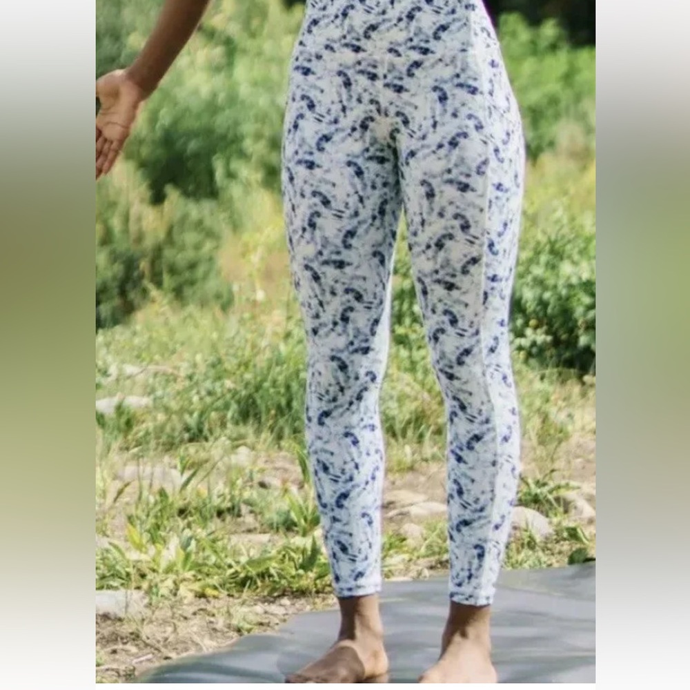 Women’s Zyia Storm Hendrix Leggings‎ Size 14/16 Length 7/8 24
Pre owned